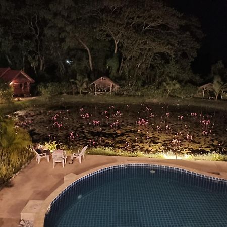 Bua Daeng Homestay Resort Kumphawapi Εξωτερικό φωτογραφία