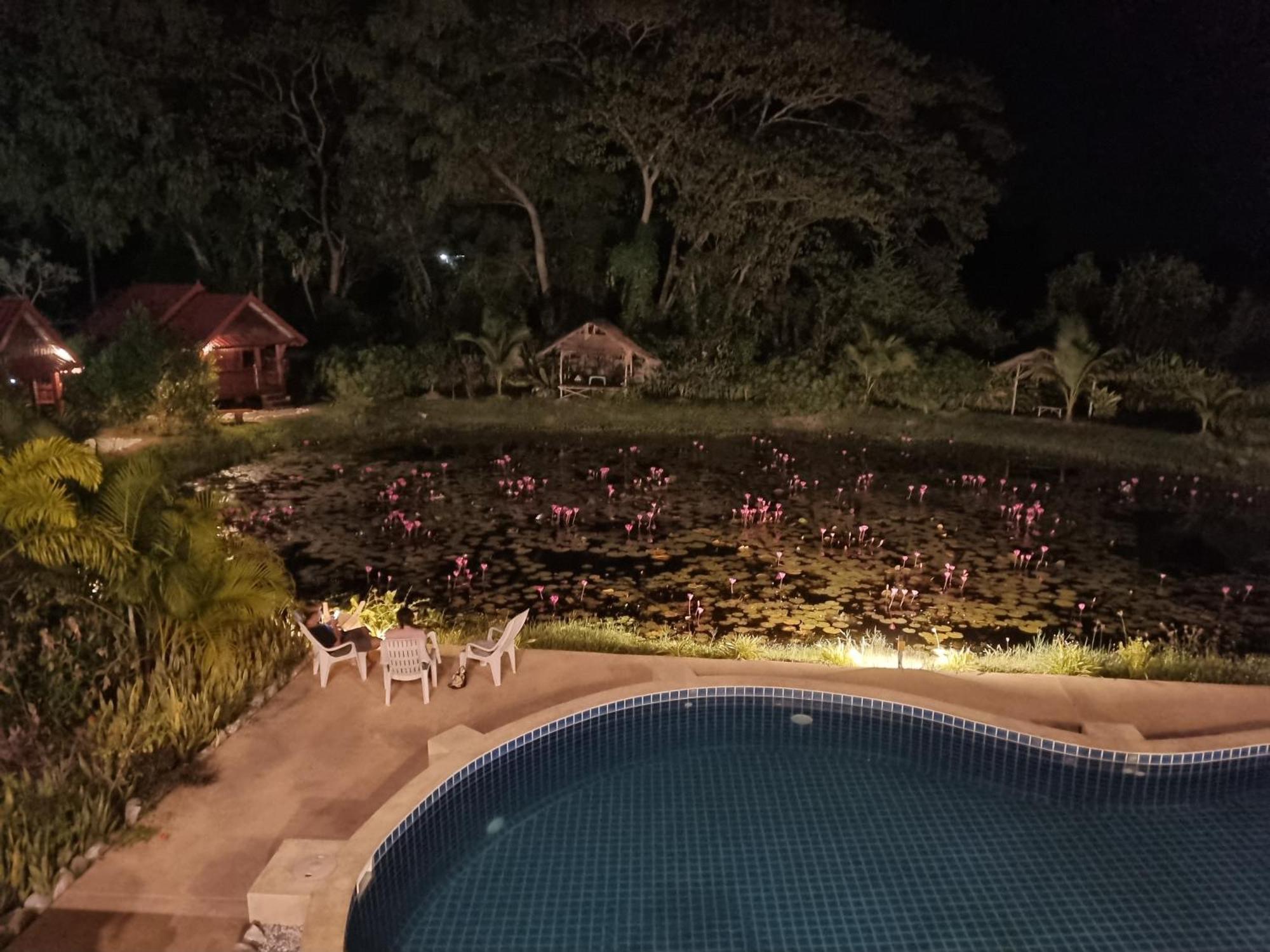 Bua Daeng Homestay Resort Kumphawapi Εξωτερικό φωτογραφία