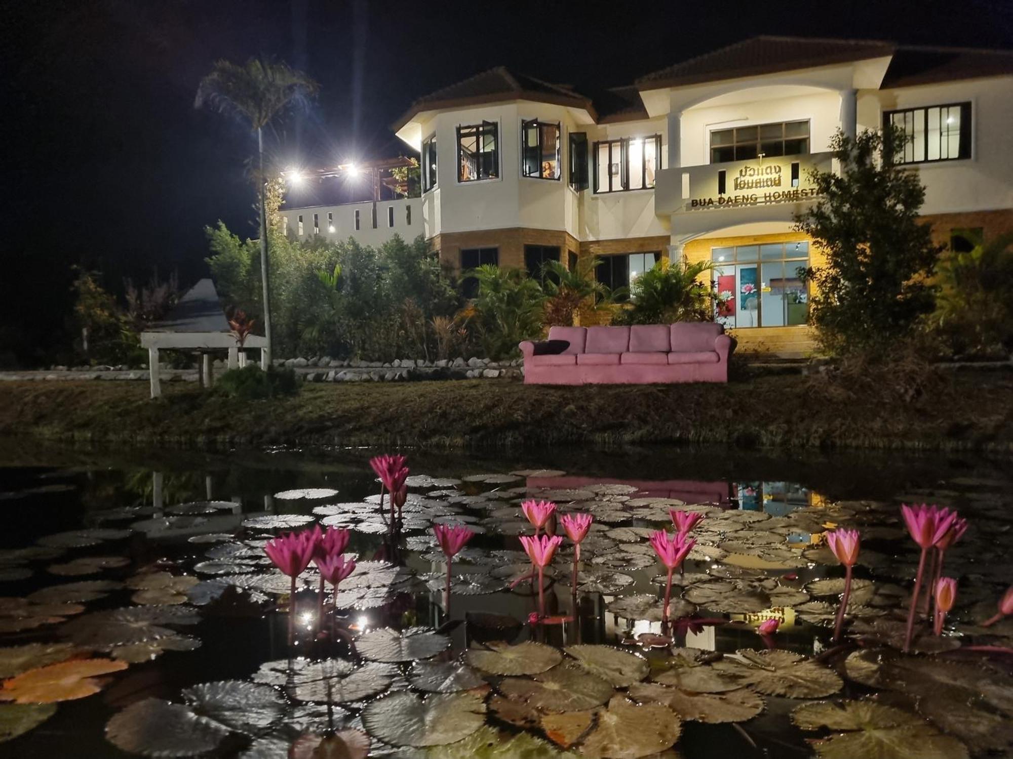 Bua Daeng Homestay Resort Kumphawapi Εξωτερικό φωτογραφία