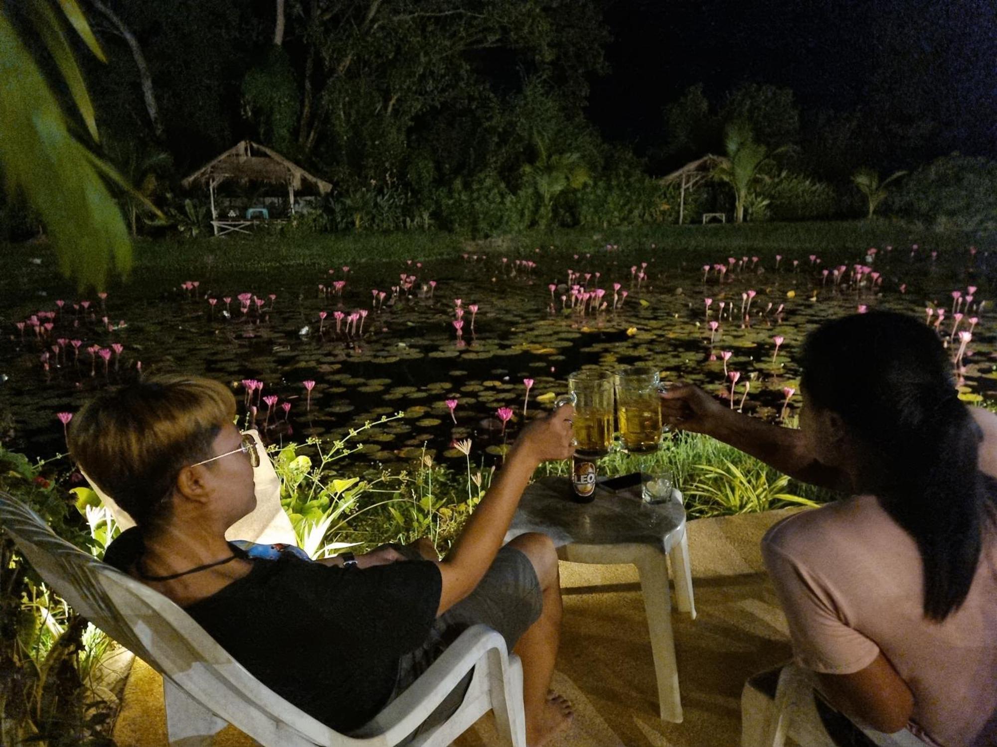 Bua Daeng Homestay Resort Kumphawapi Εξωτερικό φωτογραφία