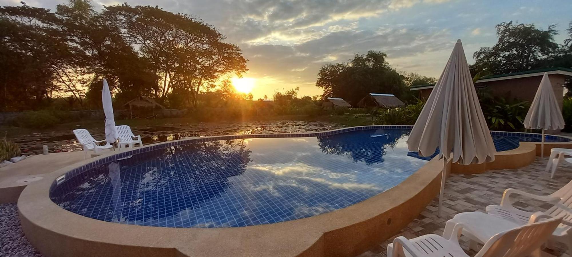 Bua Daeng Homestay Resort Kumphawapi Εξωτερικό φωτογραφία