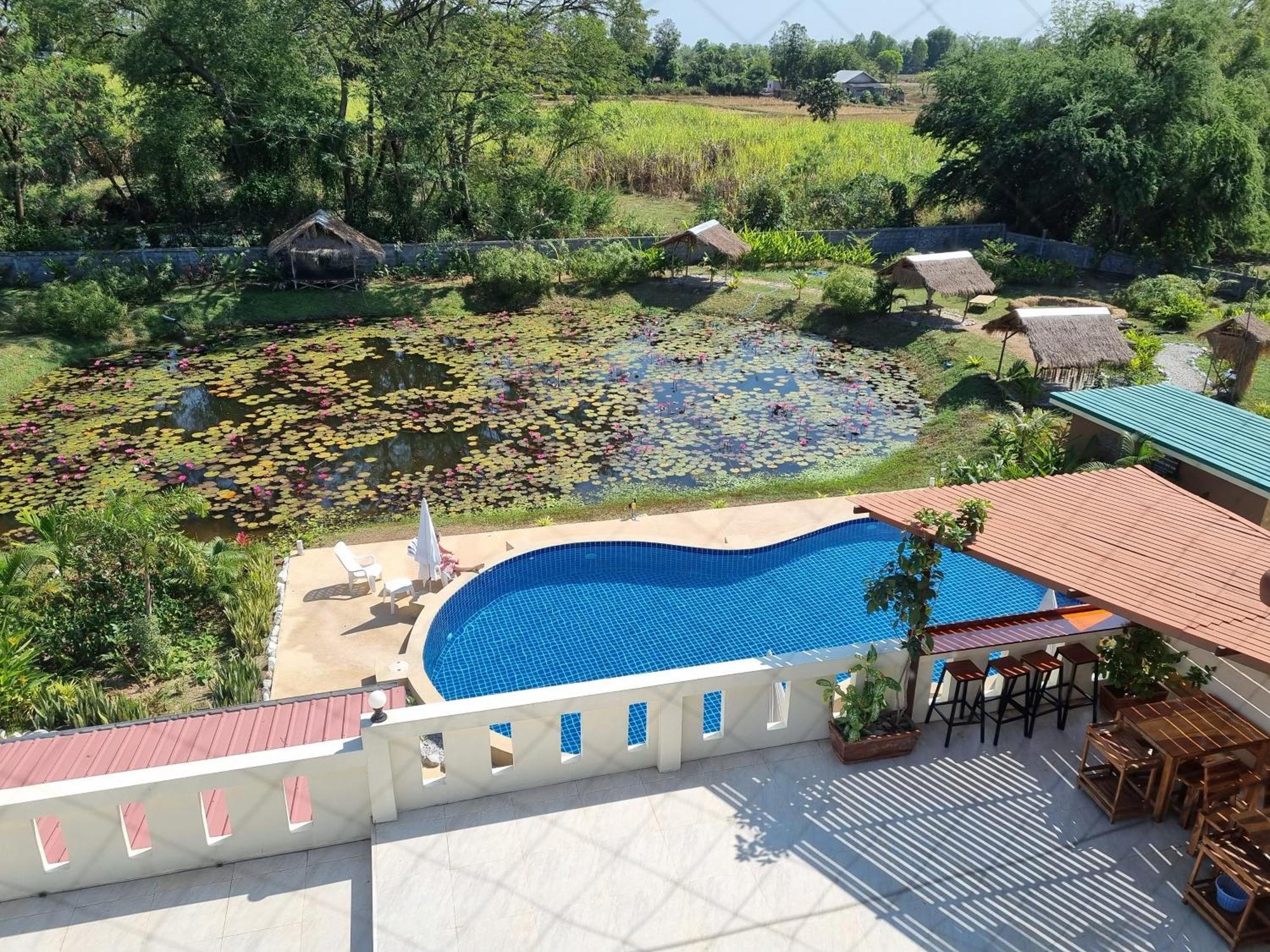 Bua Daeng Homestay Resort Kumphawapi Εξωτερικό φωτογραφία