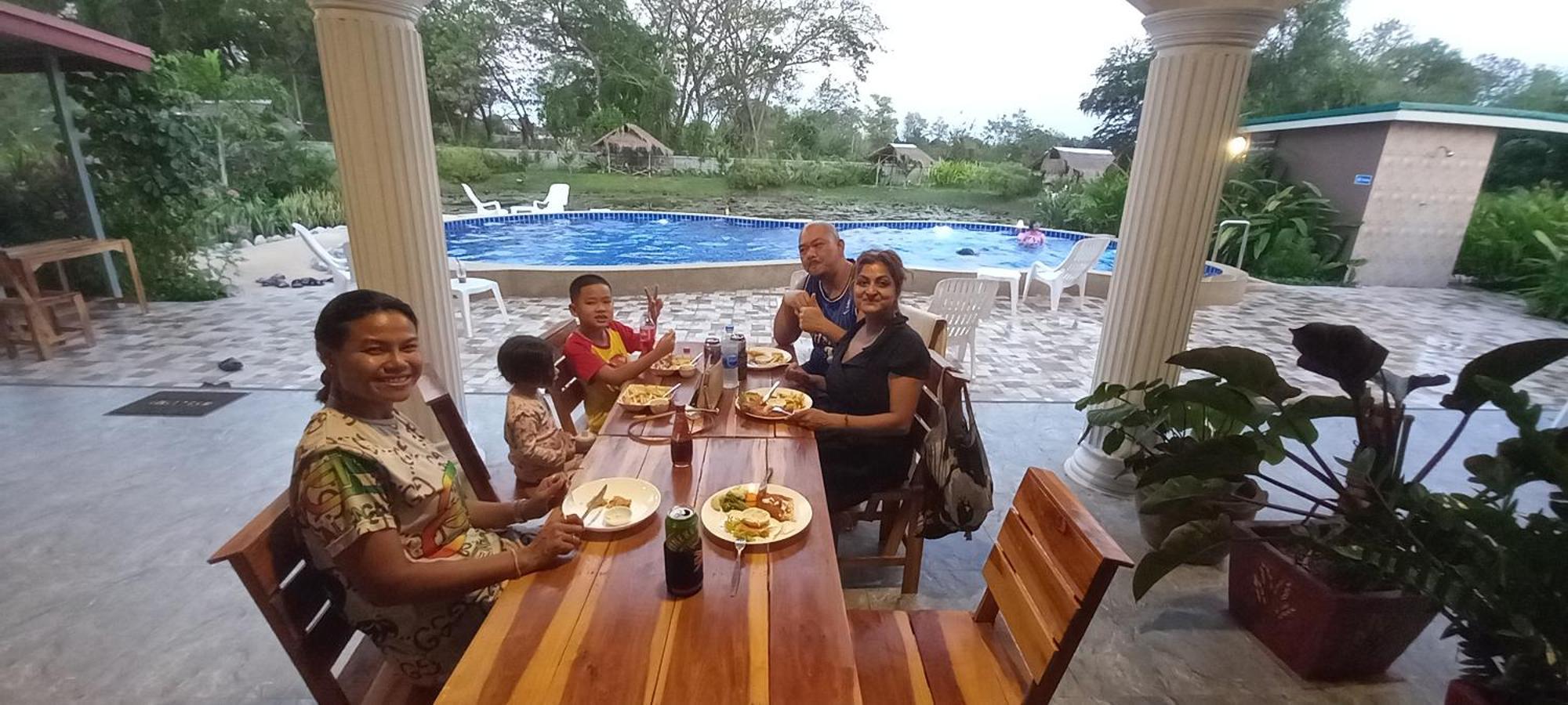 Bua Daeng Homestay Resort Kumphawapi Εξωτερικό φωτογραφία