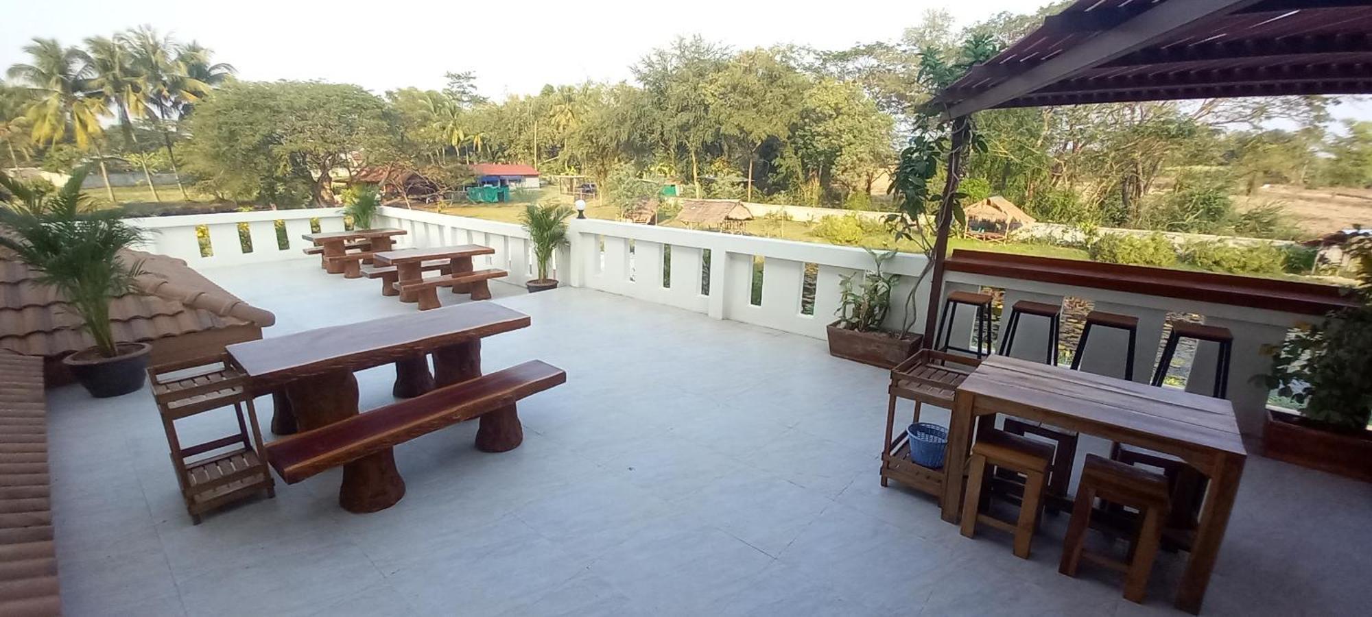 Bua Daeng Homestay Resort Kumphawapi Εξωτερικό φωτογραφία