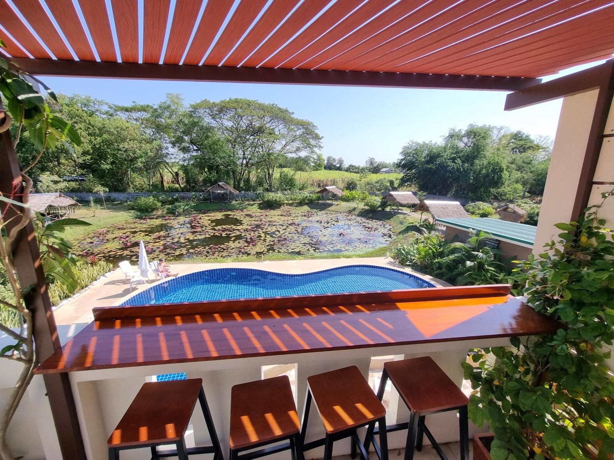 Bua Daeng Homestay Resort Kumphawapi Εξωτερικό φωτογραφία