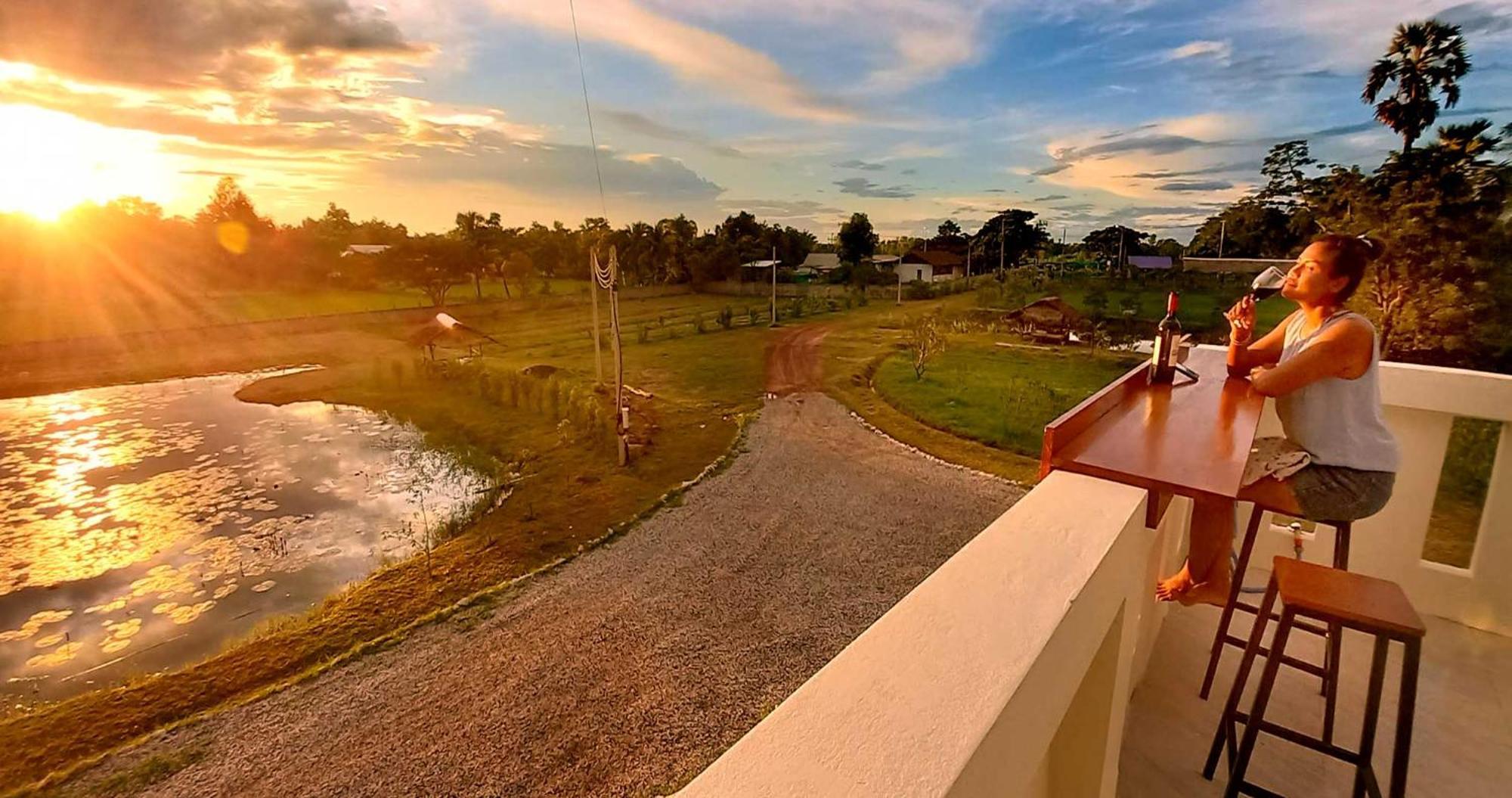 Bua Daeng Homestay Resort Kumphawapi Εξωτερικό φωτογραφία