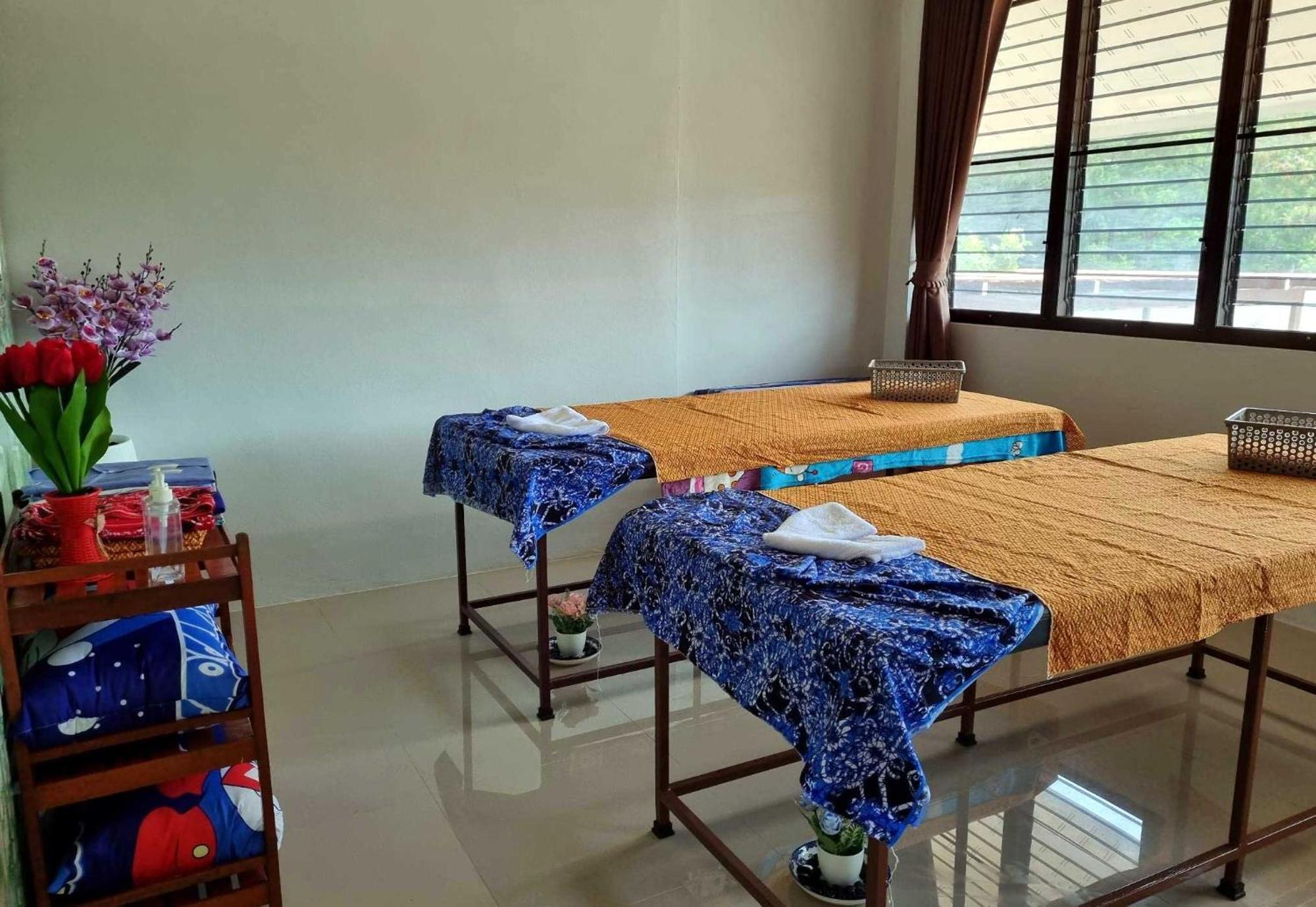 Bua Daeng Homestay Resort Kumphawapi Εξωτερικό φωτογραφία