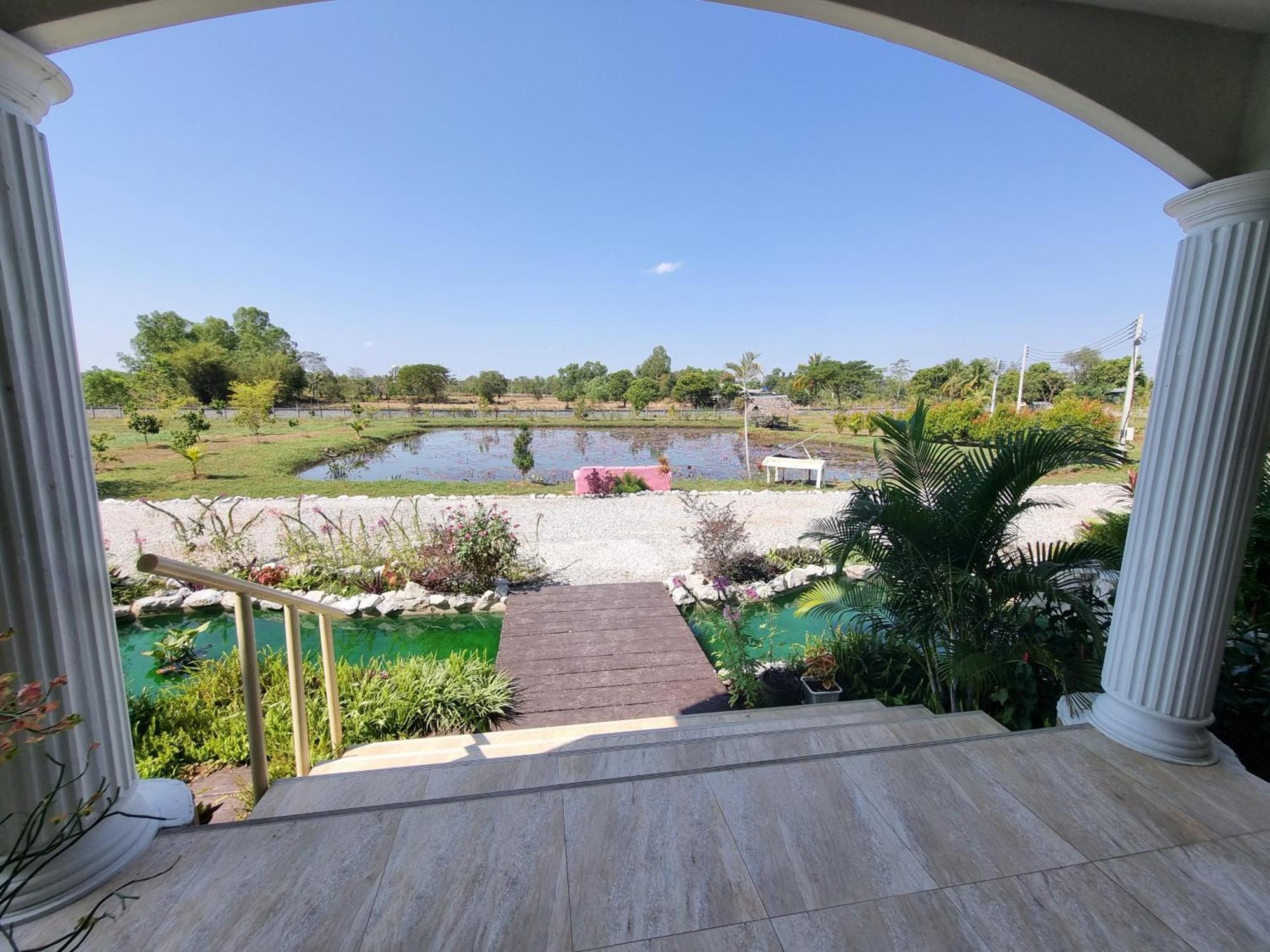 Bua Daeng Homestay Resort Kumphawapi Εξωτερικό φωτογραφία