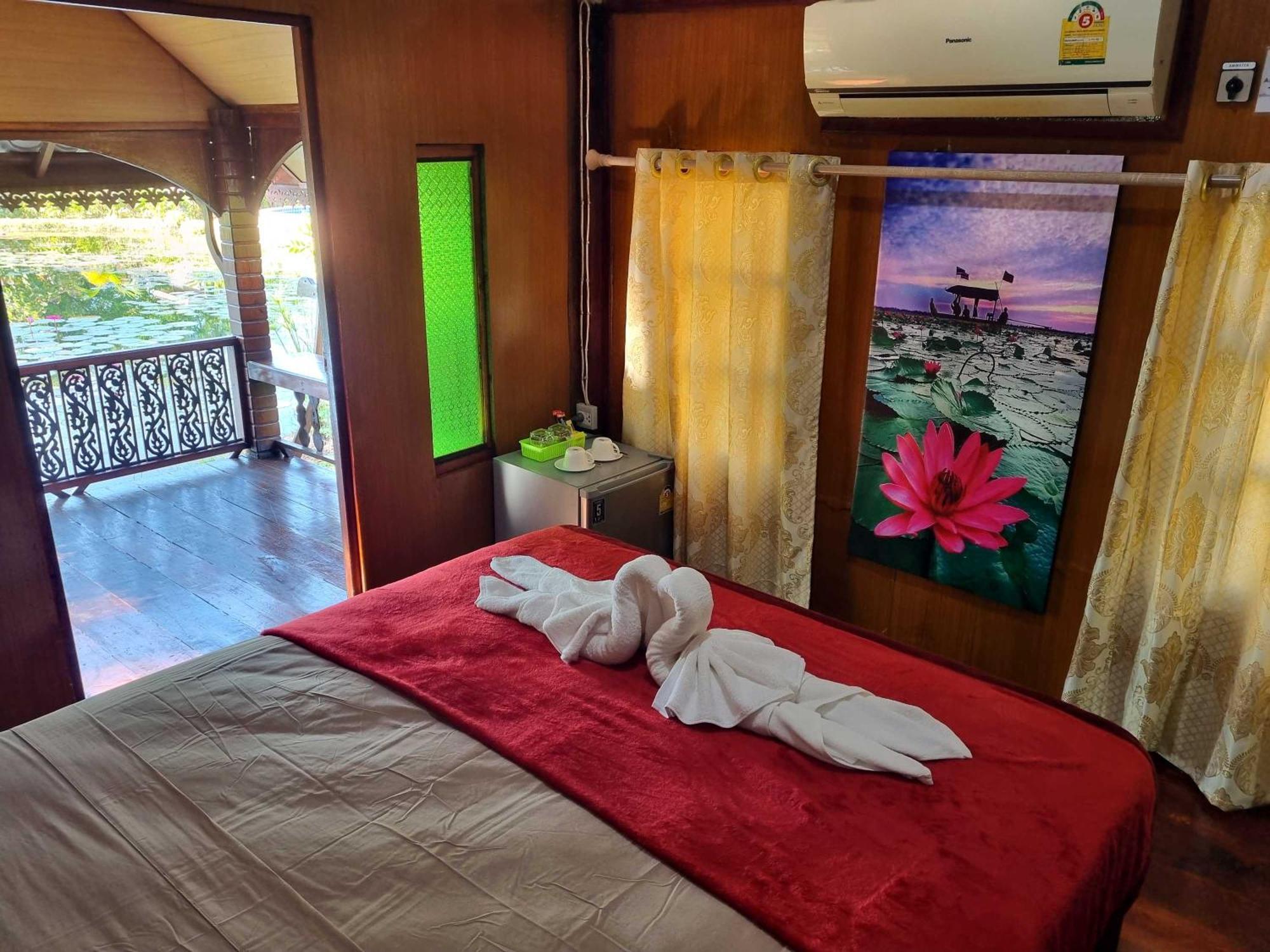Bua Daeng Homestay Resort Kumphawapi Εξωτερικό φωτογραφία