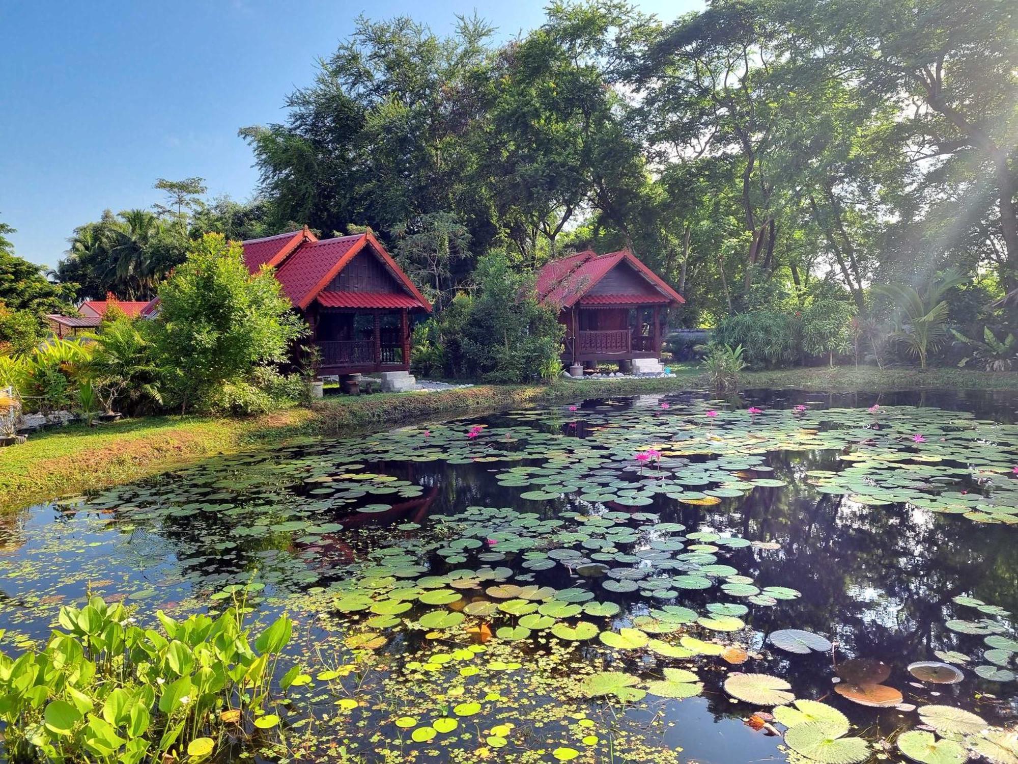 Bua Daeng Homestay Resort Kumphawapi Εξωτερικό φωτογραφία