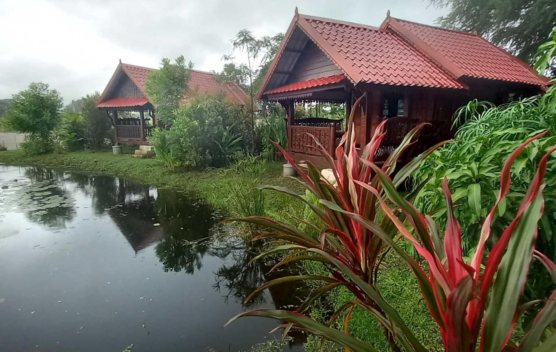 Bua Daeng Homestay Resort Kumphawapi Εξωτερικό φωτογραφία