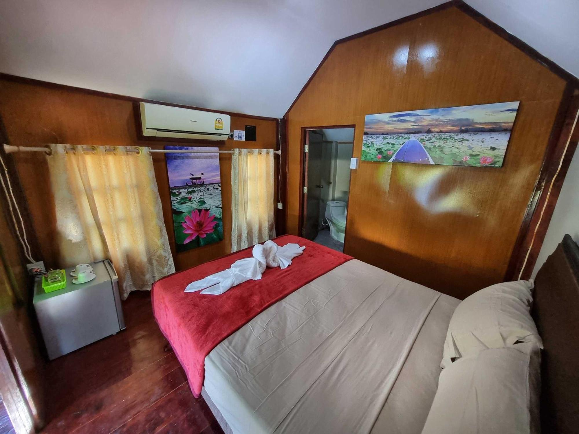 Bua Daeng Homestay Resort Kumphawapi Εξωτερικό φωτογραφία