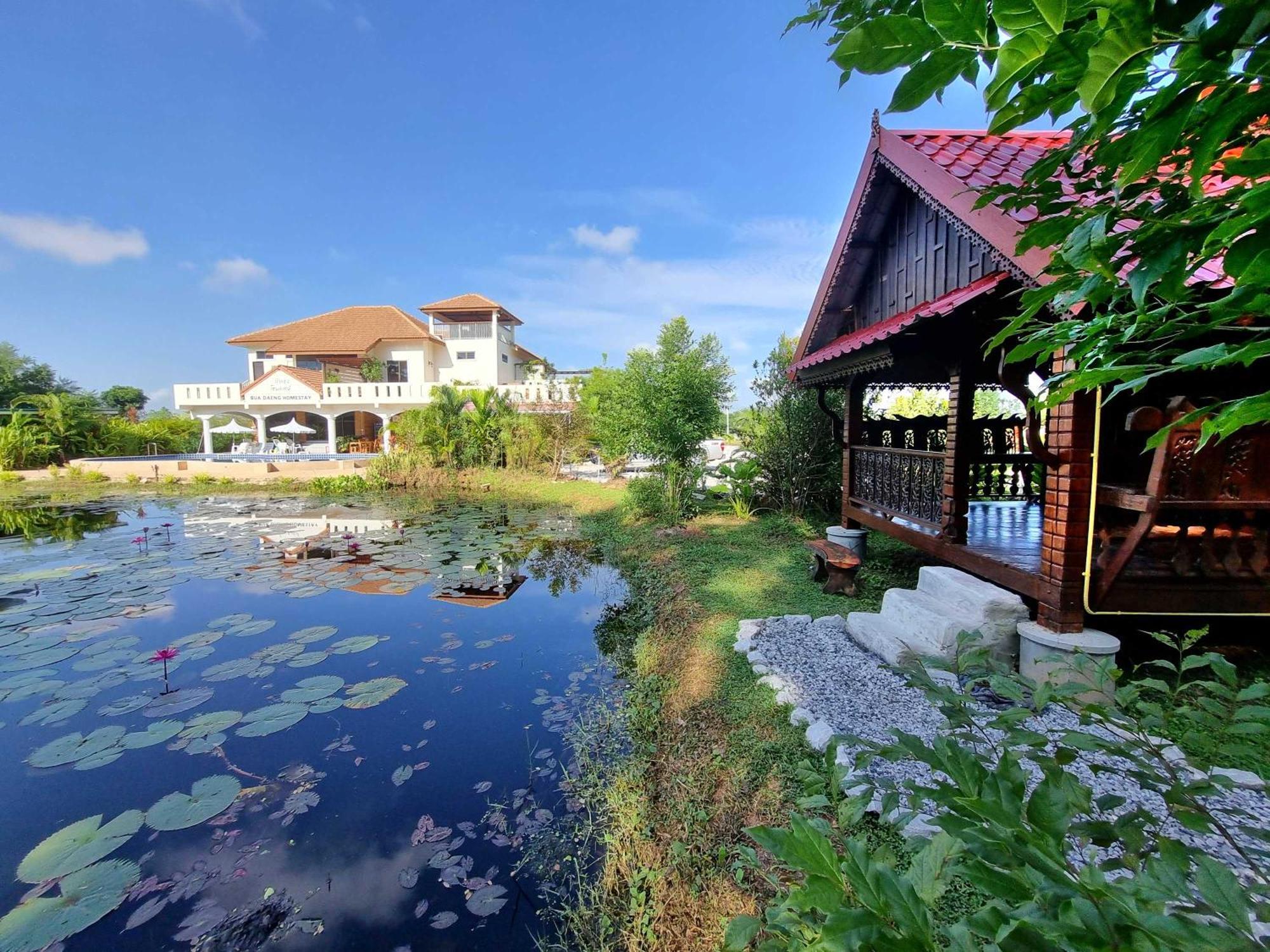 Bua Daeng Homestay Resort Kumphawapi Εξωτερικό φωτογραφία