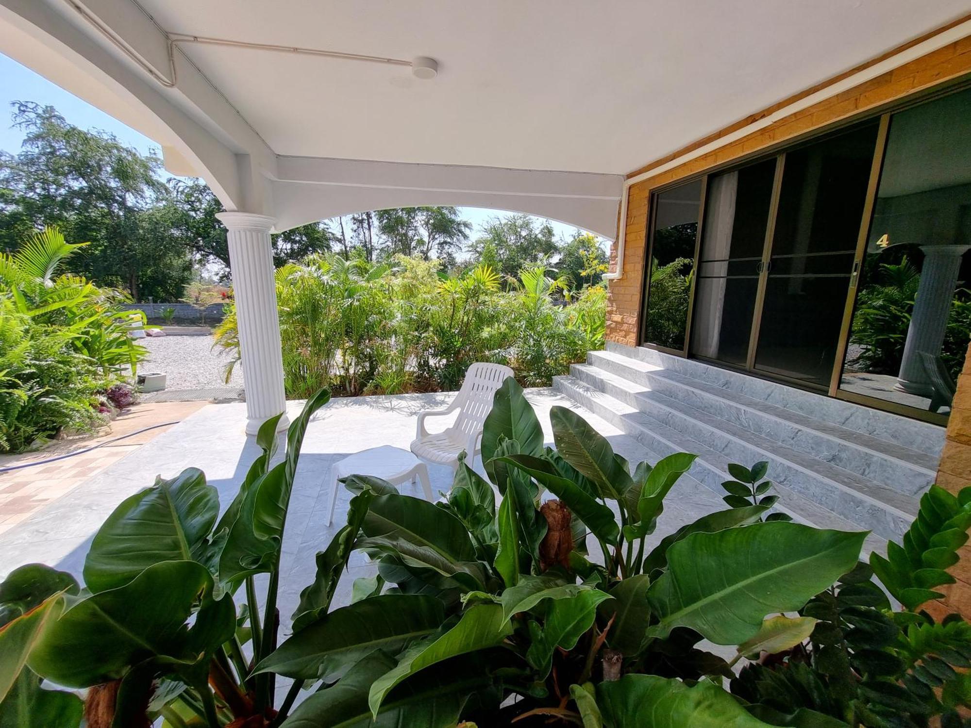 Bua Daeng Homestay Resort Kumphawapi Εξωτερικό φωτογραφία