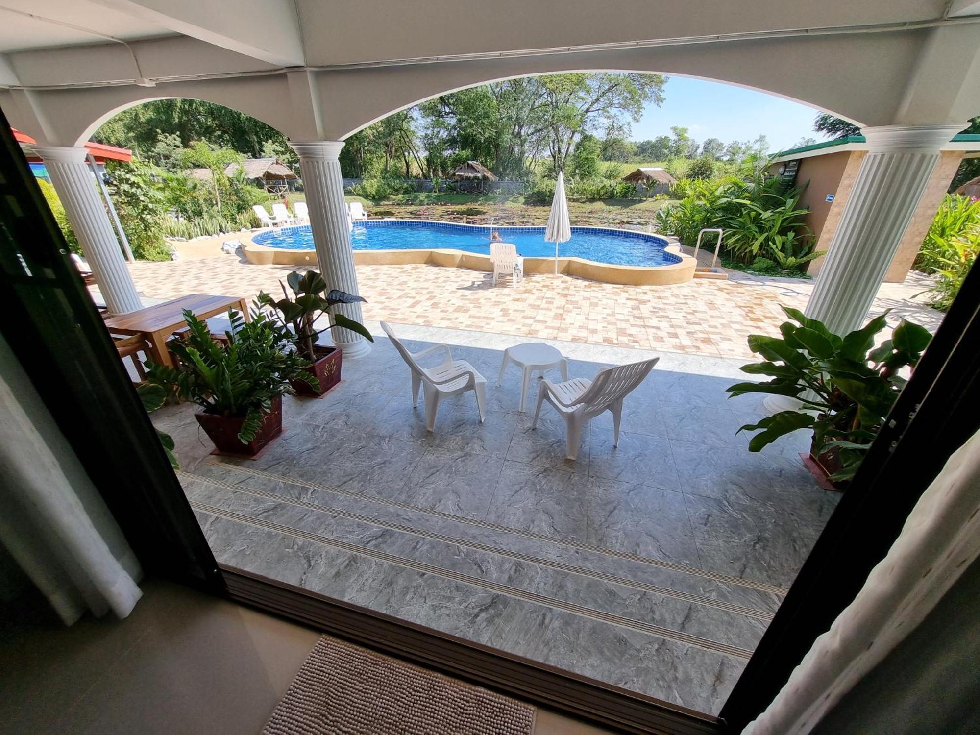Bua Daeng Homestay Resort Kumphawapi Εξωτερικό φωτογραφία