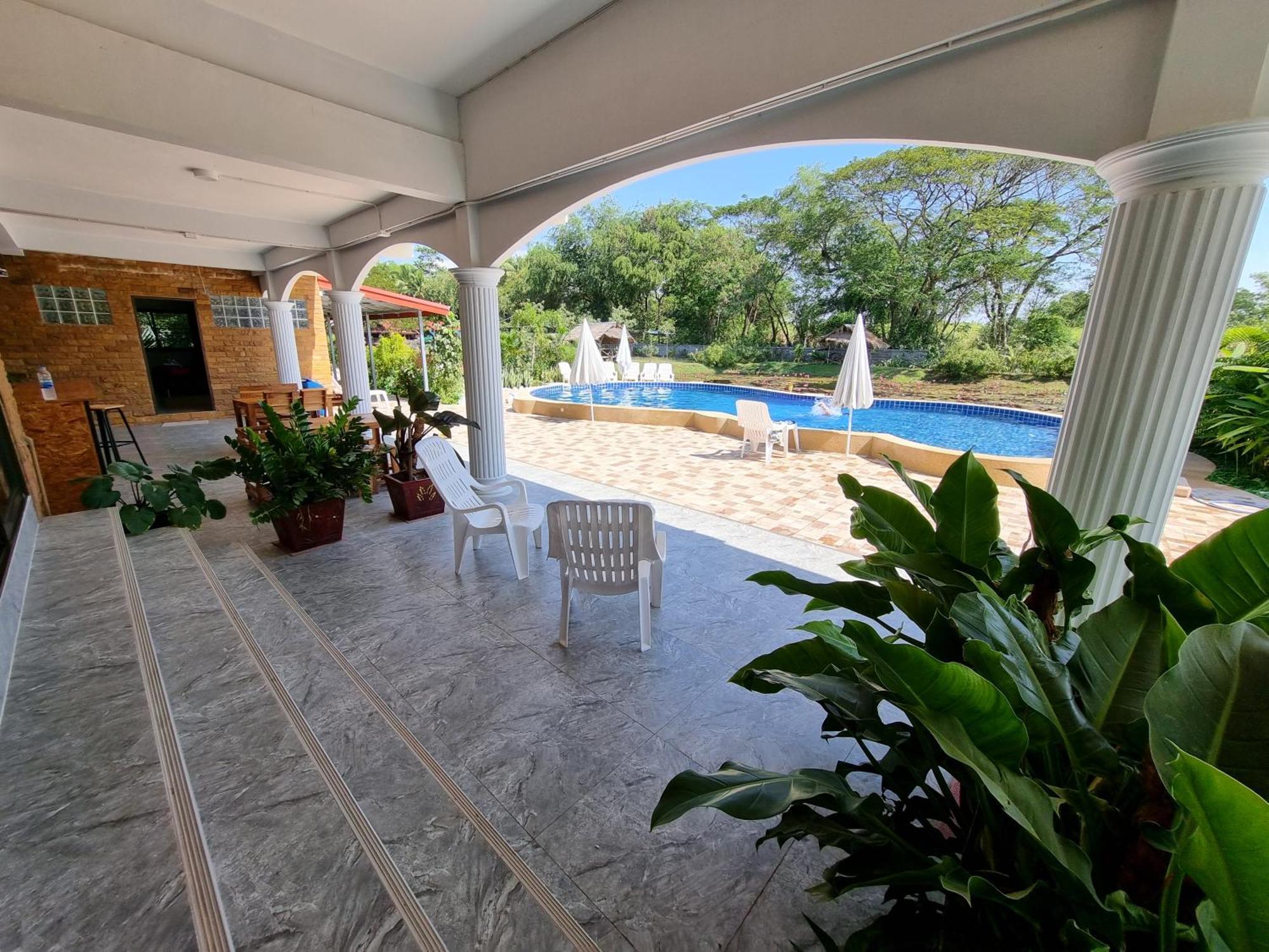Bua Daeng Homestay Resort Kumphawapi Εξωτερικό φωτογραφία