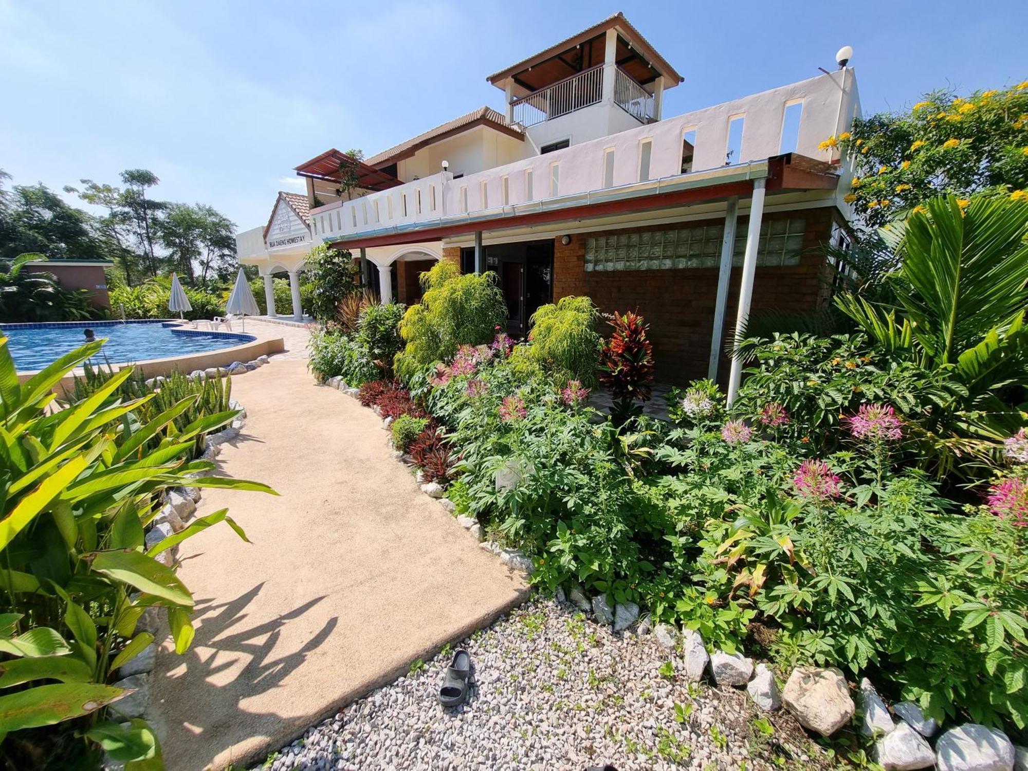 Bua Daeng Homestay Resort Kumphawapi Εξωτερικό φωτογραφία