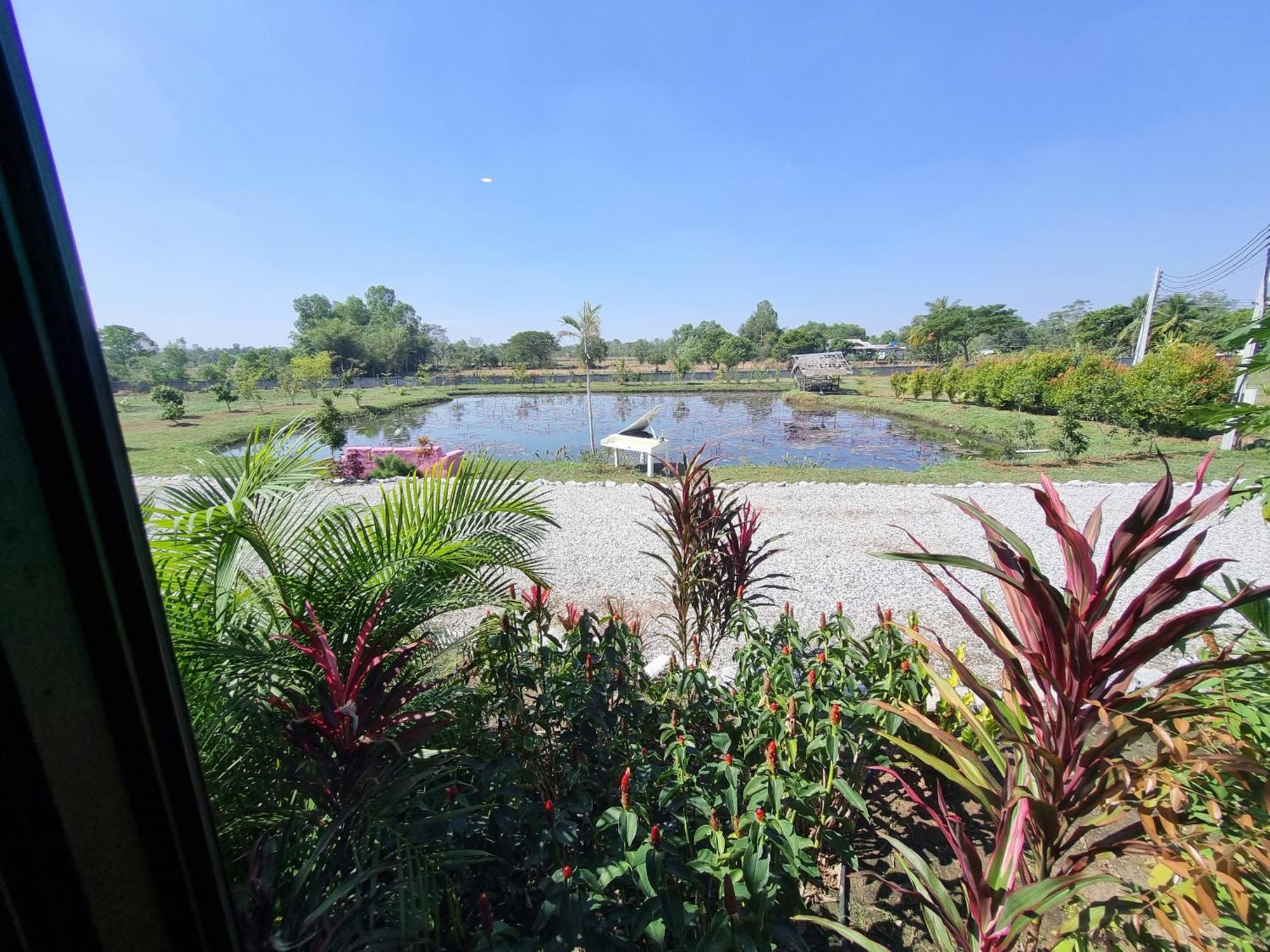Bua Daeng Homestay Resort Kumphawapi Εξωτερικό φωτογραφία